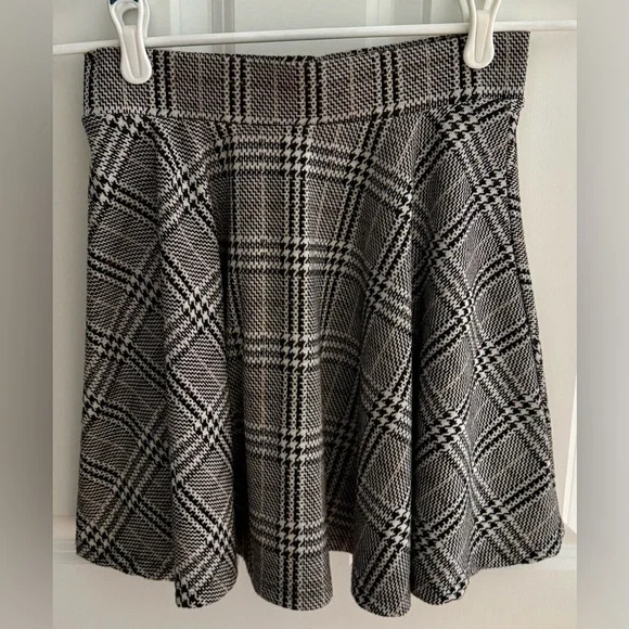 Houndstooth Plaid Skater Skirt - Picture 1 of 4